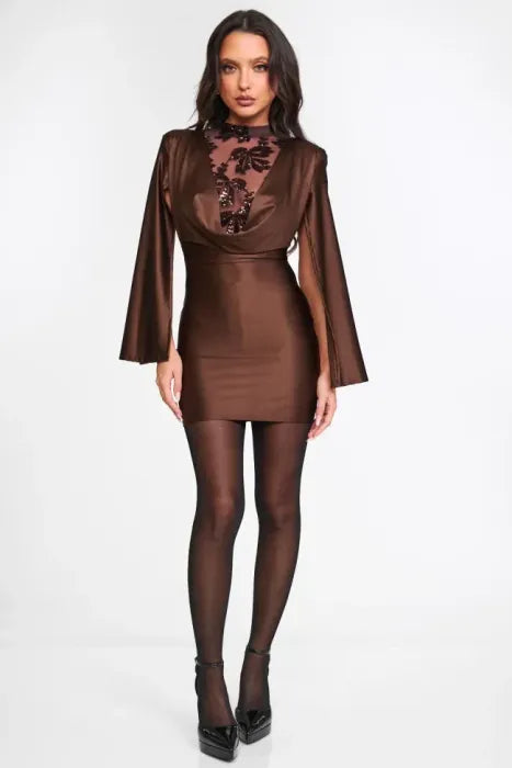 Nur heute 70 % Rabatt auf das Cape-Kleid „Dark Bloom“